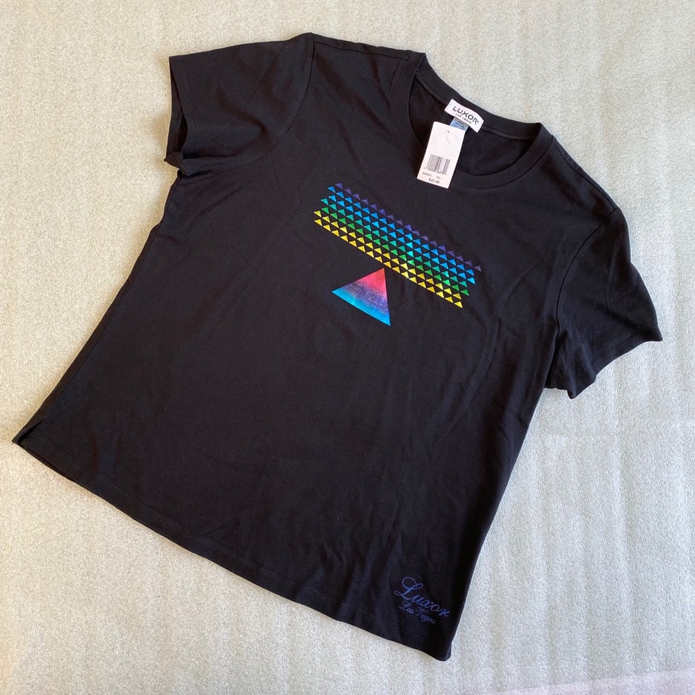 "Luxor Pyramid” Tee L/XL, NWT